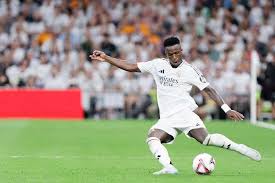 c7娱乐：球裤穿低不想努力？亚马尔回击范德法特：裤子微低，晋级四强.